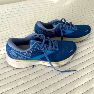 LIKE NEW !! Brooks Women Ghost 14